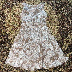 Elegant Paisley Women's Dress - Tan and White no tags